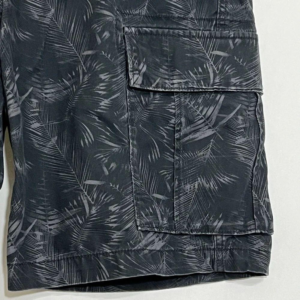 Old Navy Leaf Design Outdoor Cargo Shorts Casual Black Men Size 38